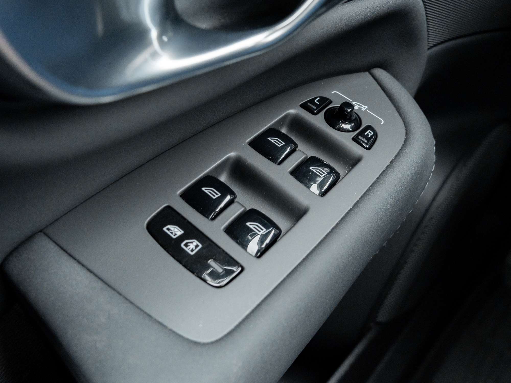 2026 Volvo XC90 B6 AWD PLUS Bright Theme |CPO RATE fr 2.99%* thumb 15