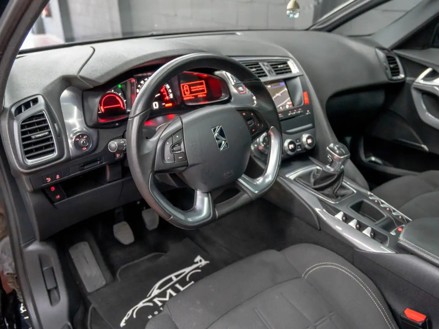 DS Automobiles DS 5 1.6BlueHDi S&S Style 120 Schwarz - 2