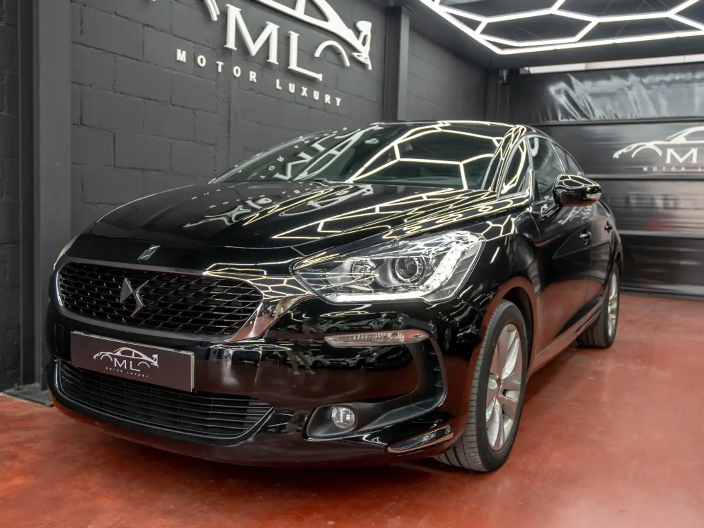 DS Automobiles DS 5 1.6BlueHDi S&S Style 120 Fekete - 1