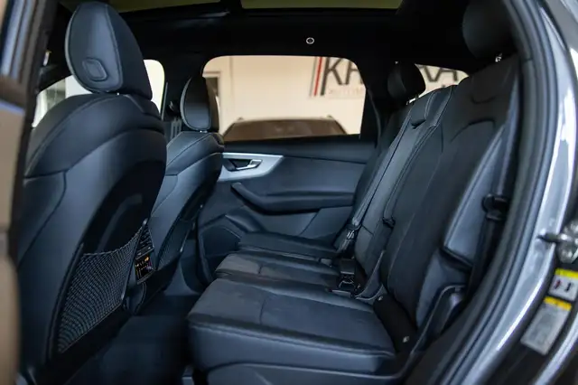 Audi Q7 view 15