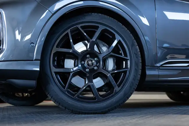 Audi Q7 view 2