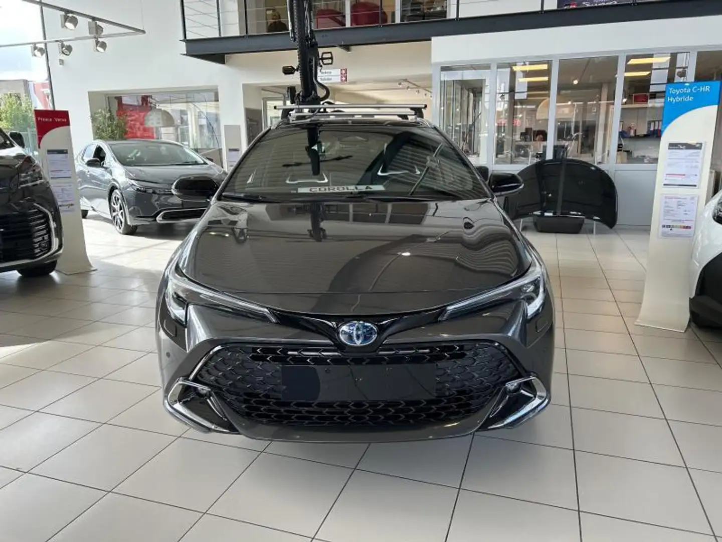 Toyota Corolla Premium Grijs - 2