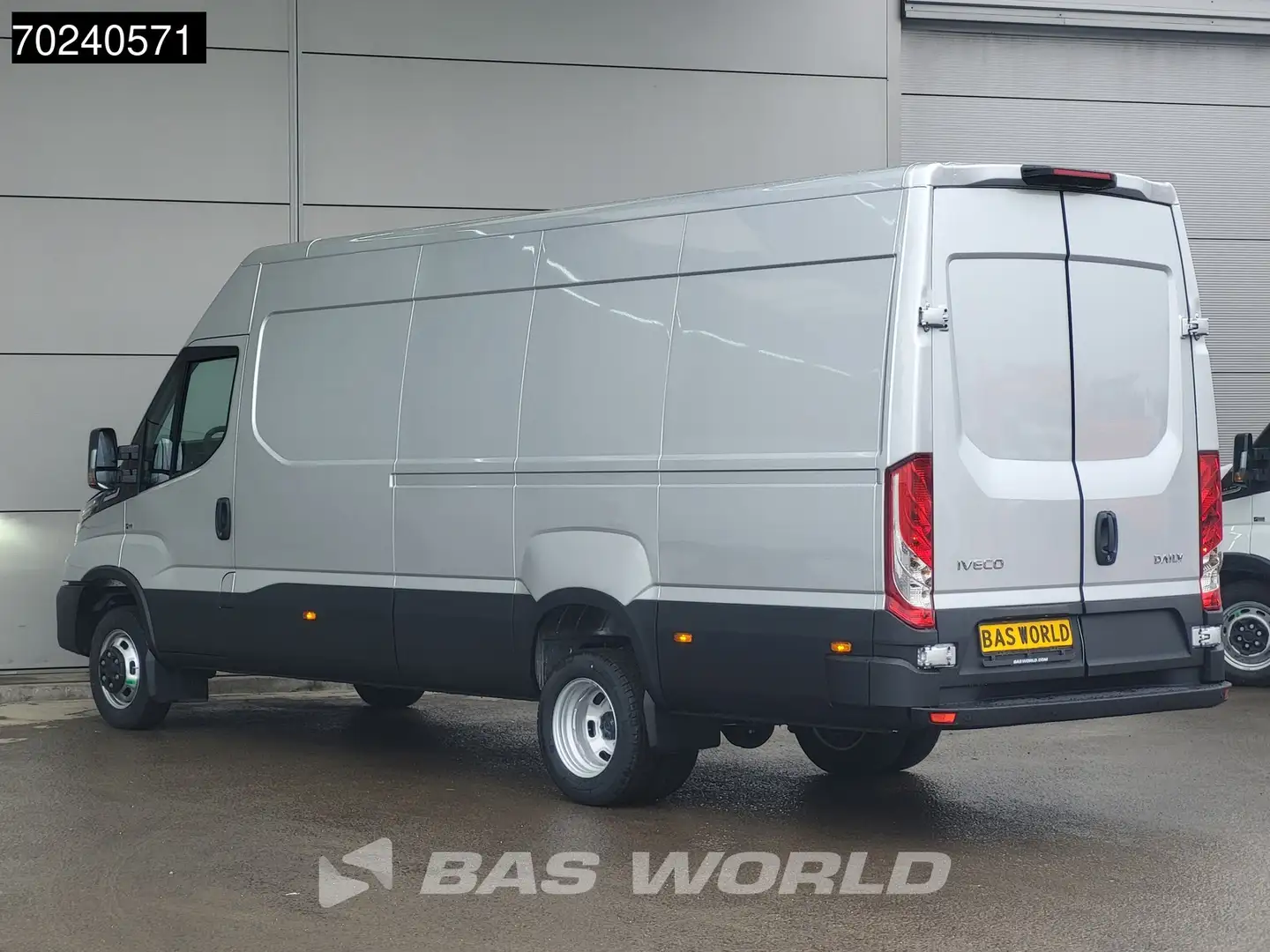 Iveco Daily 35C18 180PK Automaat Dubbellucht L4H2 ACC Navi Cam Ezüst - 2