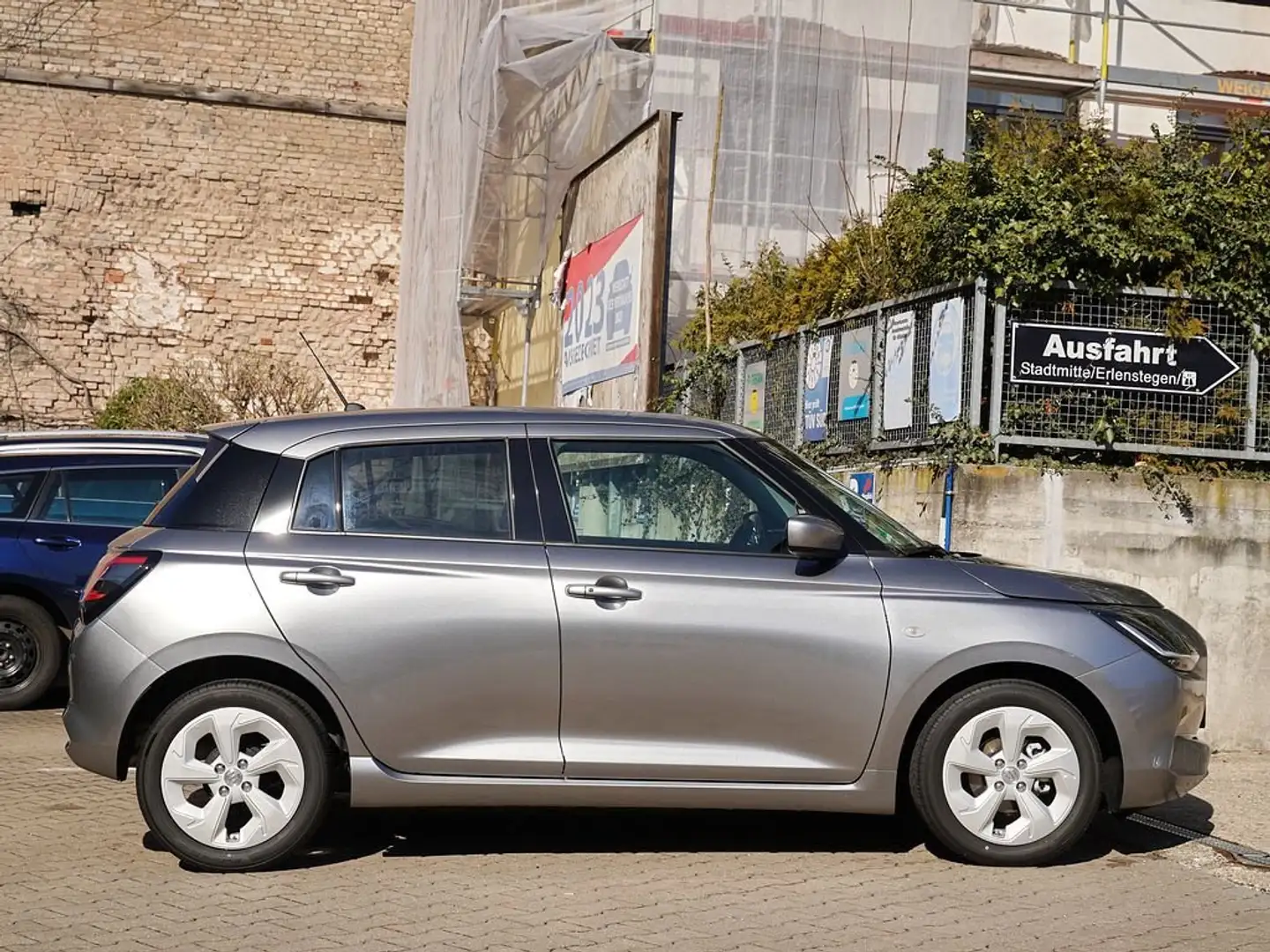 Suzuki Swift 1.2 Hybrid | Comfort | SHZ | Navi | Kamera | LED Silber - 2