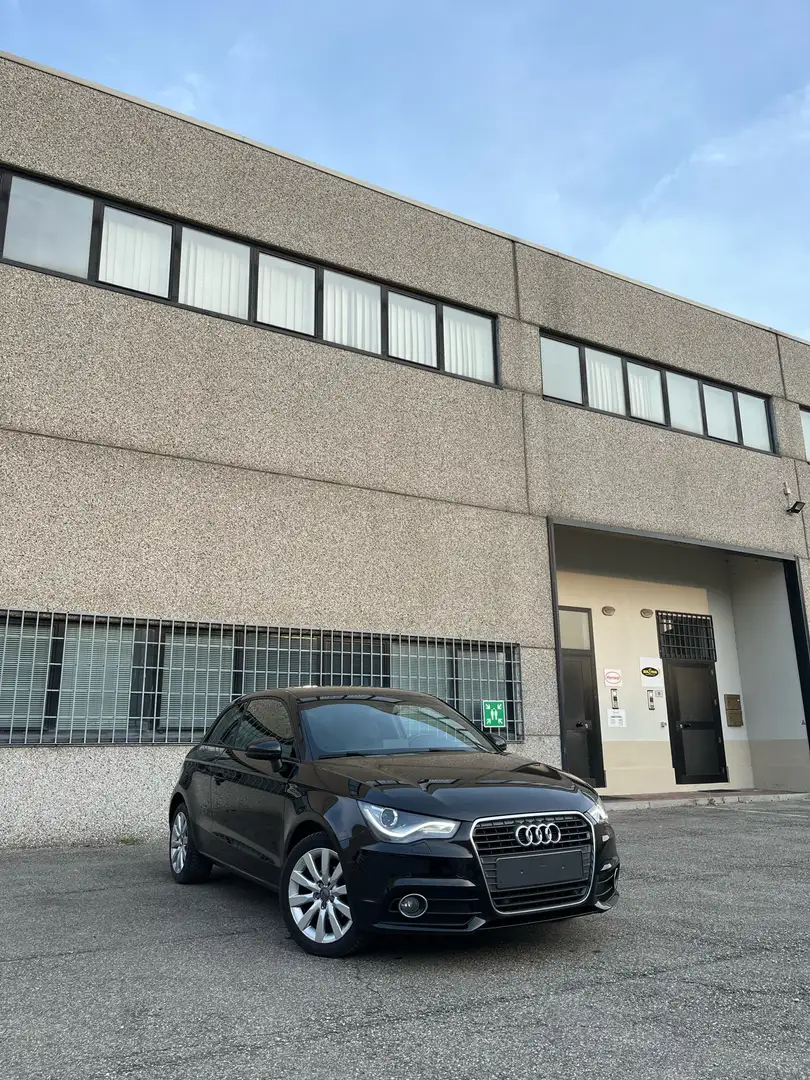 Audi A1 1.2 tfsi Attraction c/clima - 2