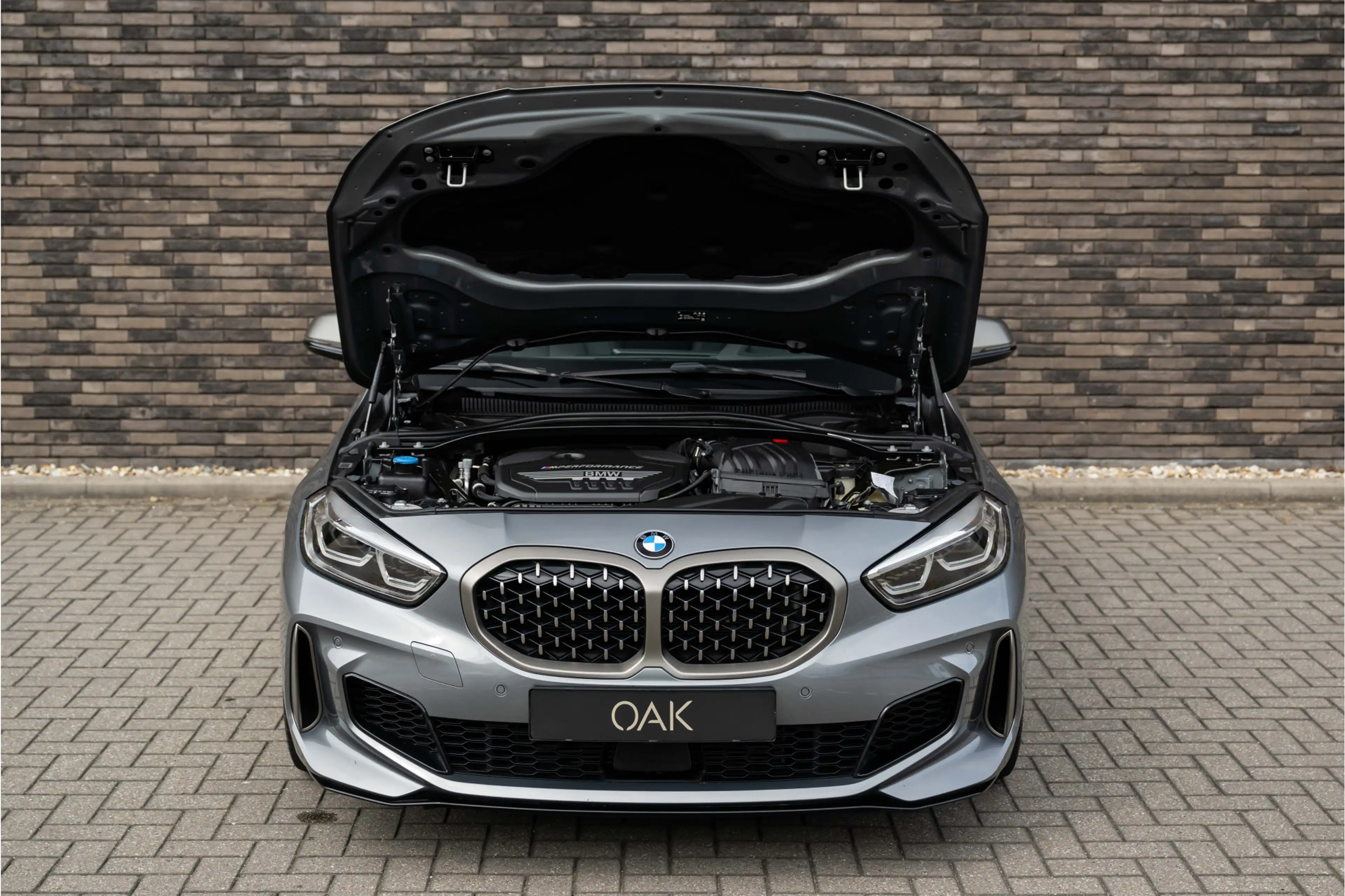 BMW 135 1-serie M135i xDrive | Live Cockpit | Panorama | L — photo 9