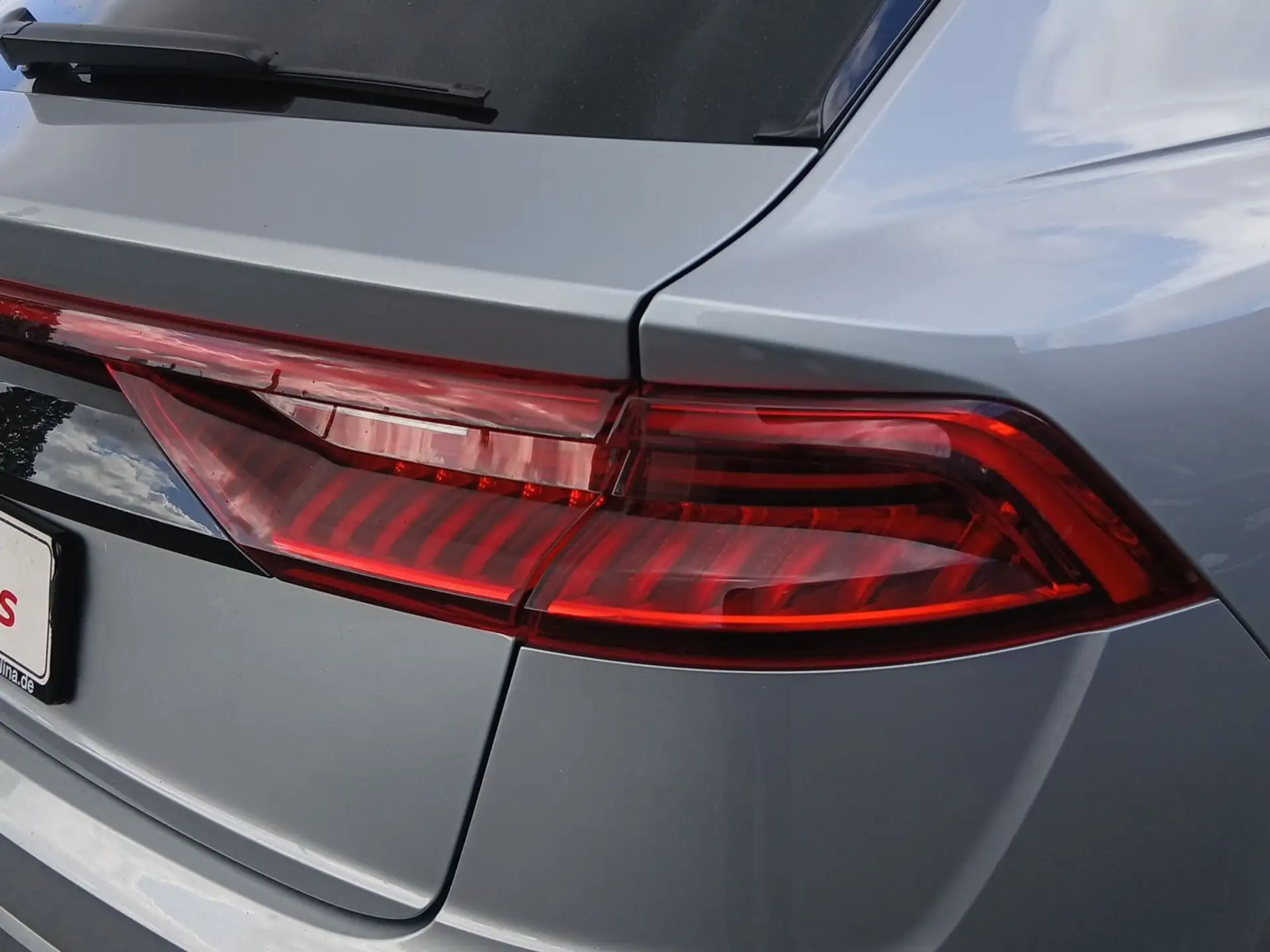 Audi SQ8 2023 은색 사진 8