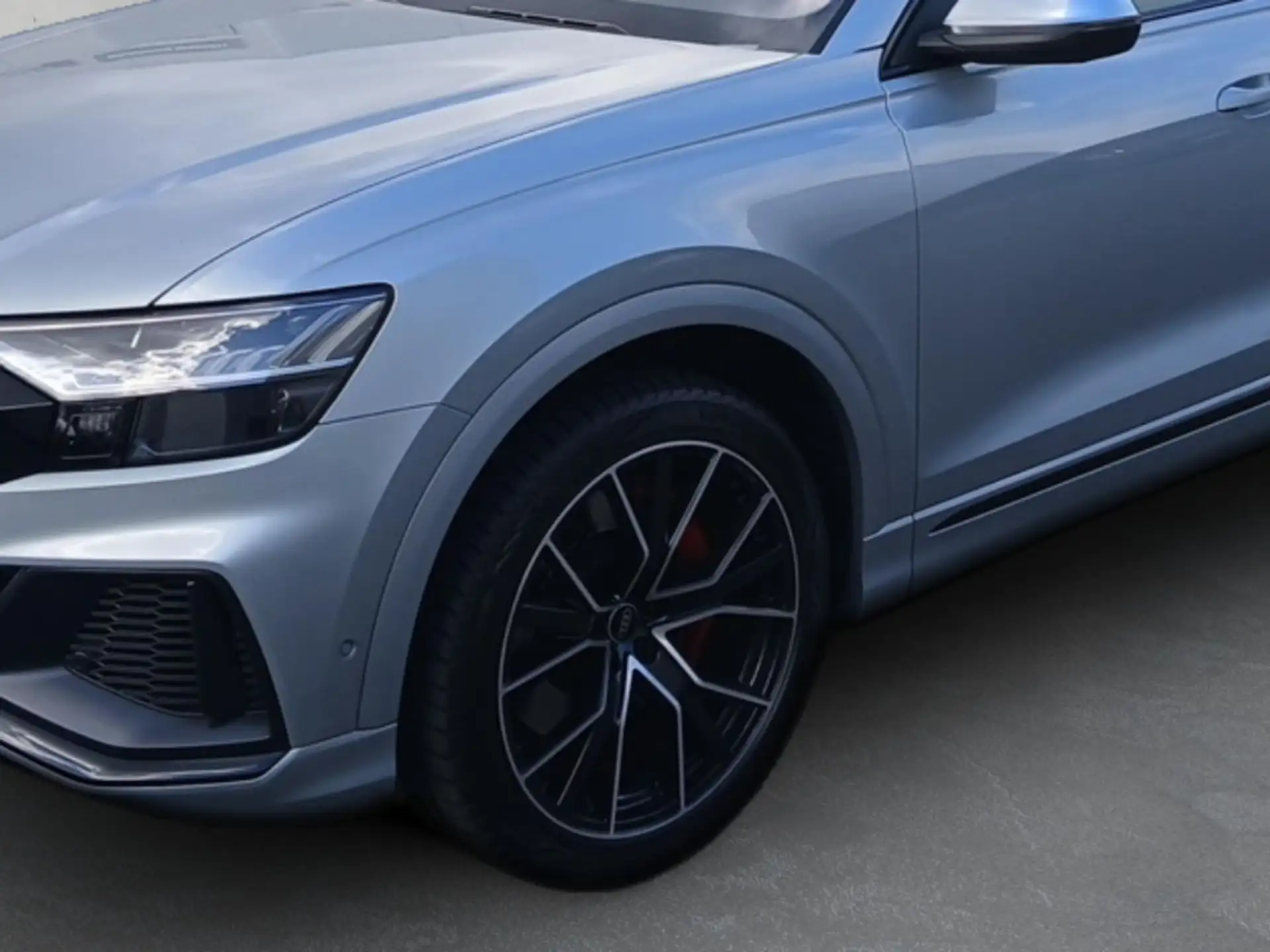 Audi SQ8 2023 은색 사진 6