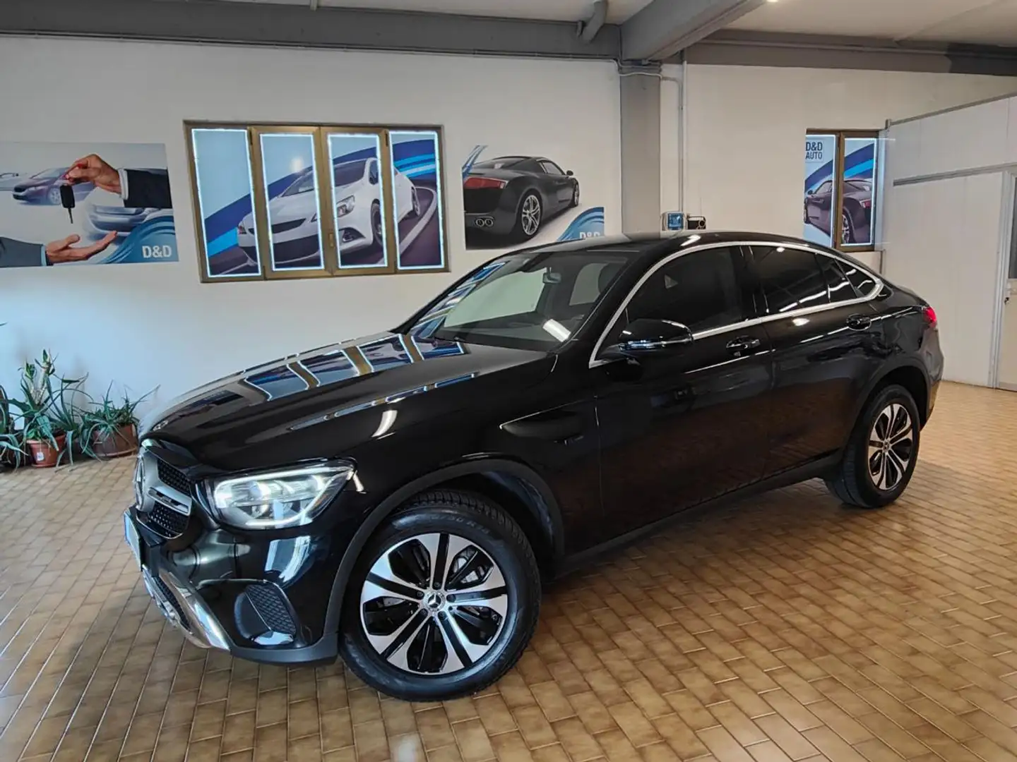 Mercedes-Benz GLC 300 e COUPE' PLUG.IN HYBRID DA 320 CV 4X4 Nero - 2