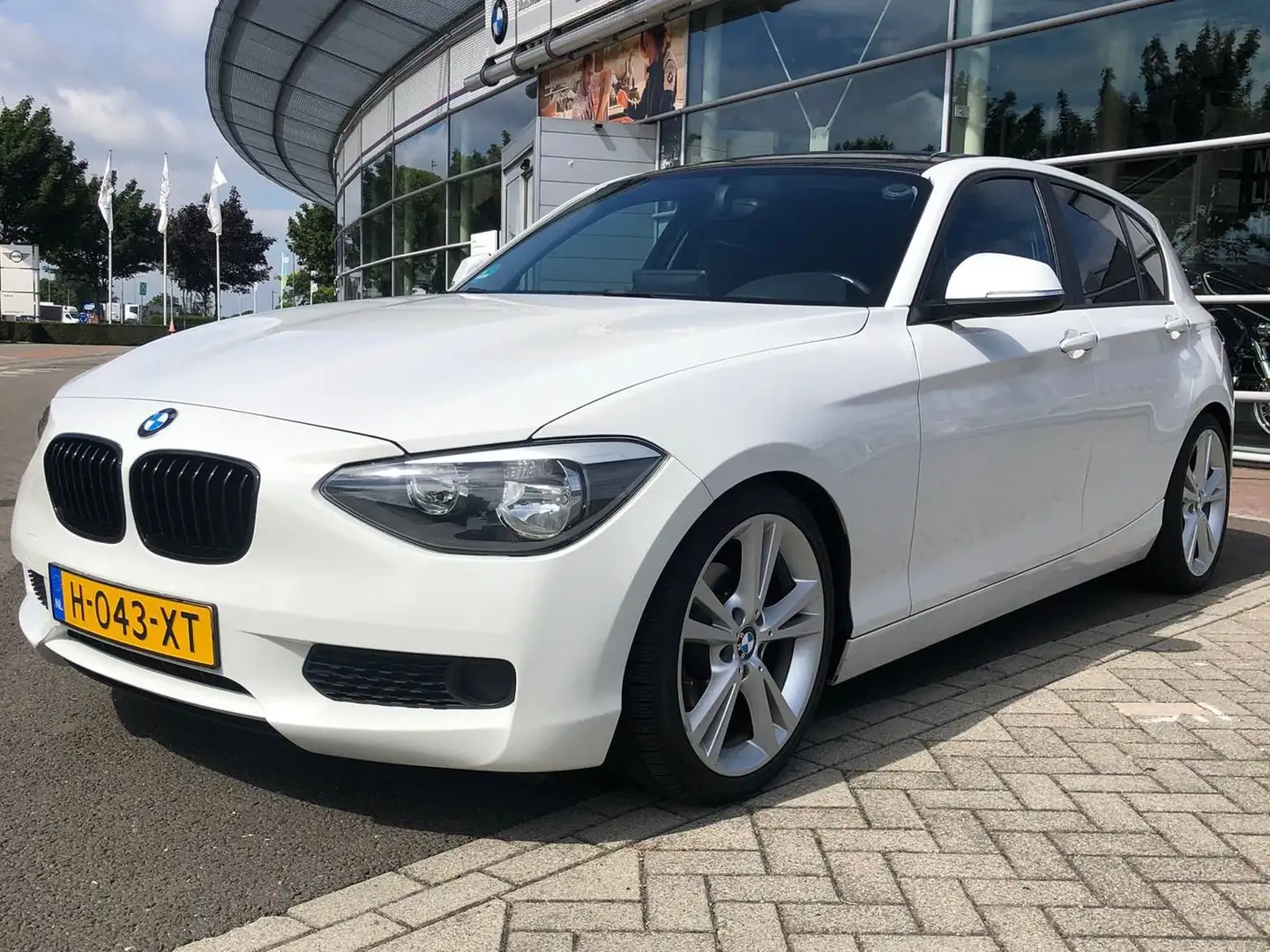 BMW 114 i Weiß - 2