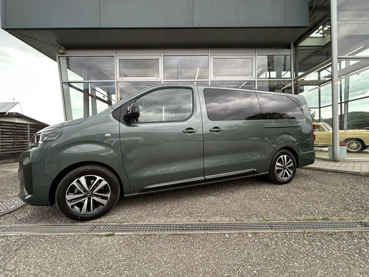 Citroen Spacetourer Spacetourer-BlueHDI 180 S&S EAT8 Business Loung Зелений - 2