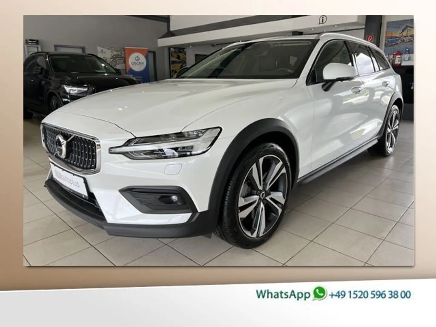 Volvo V60 Cross Country CC B5 Ultimate AWD ACC BLIS B&W 360° Standhz Wit - 1