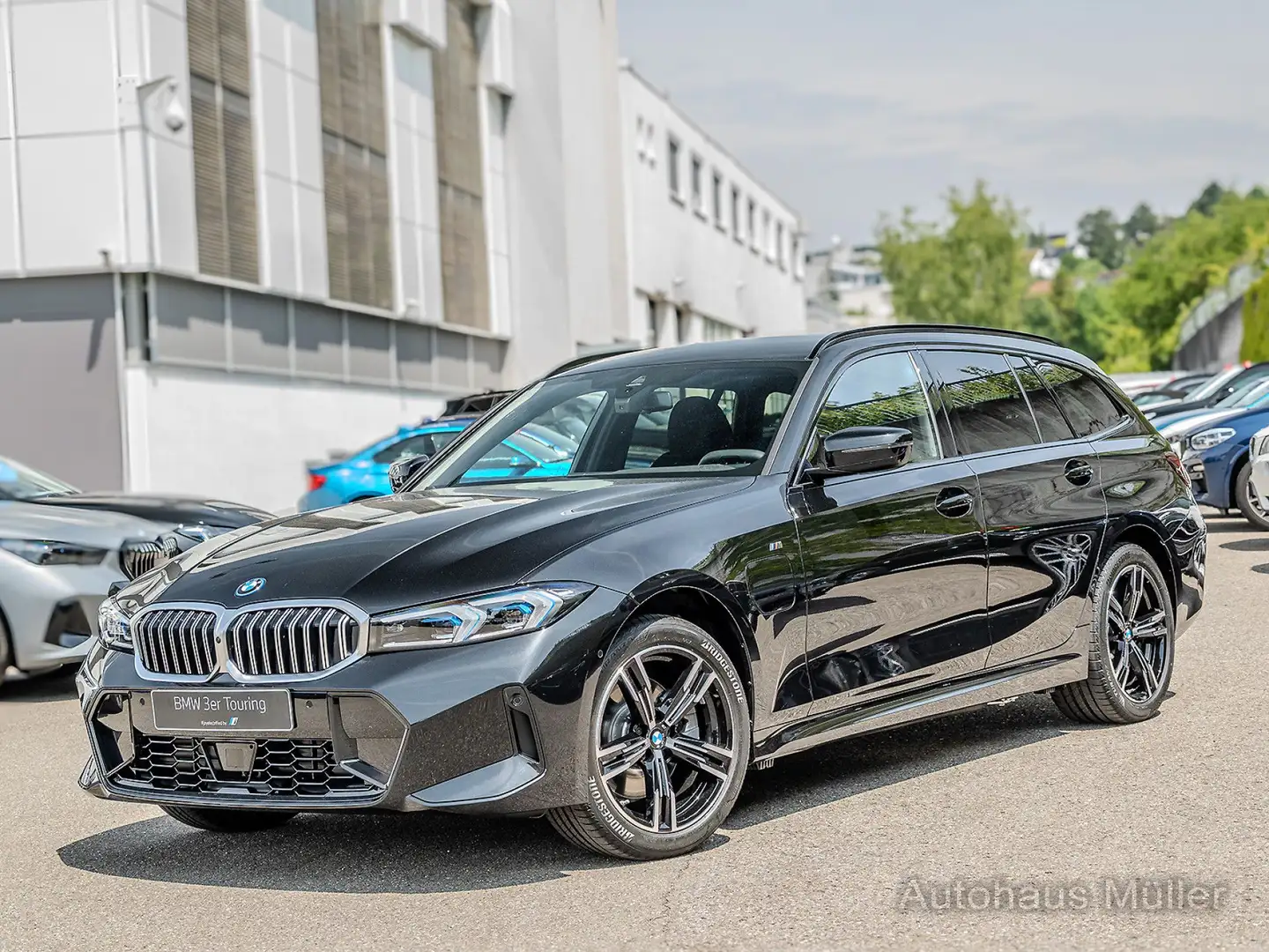 BMW 330 e Touring 19.880 Euro Ersparnis! HELLO SUMMER Schwarz - 2