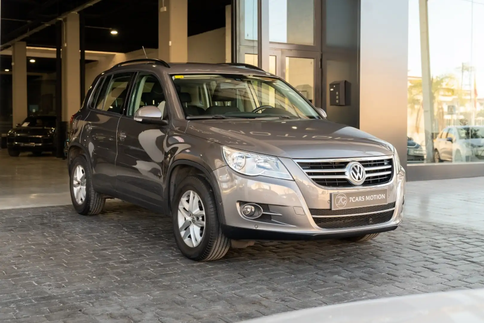 Volkswagen Tiguan 2.0TDI BMT Advance 4x2 140 Gris - 1