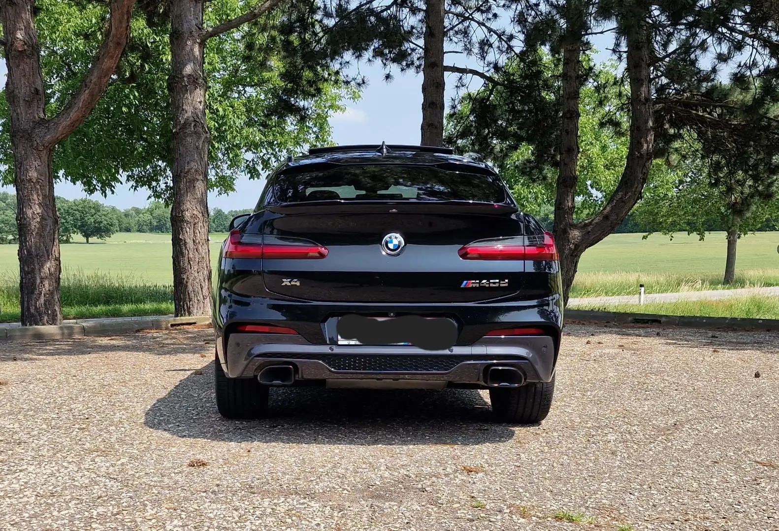 BMW X4 M X4 M40d Aut. Schwarz - 2
