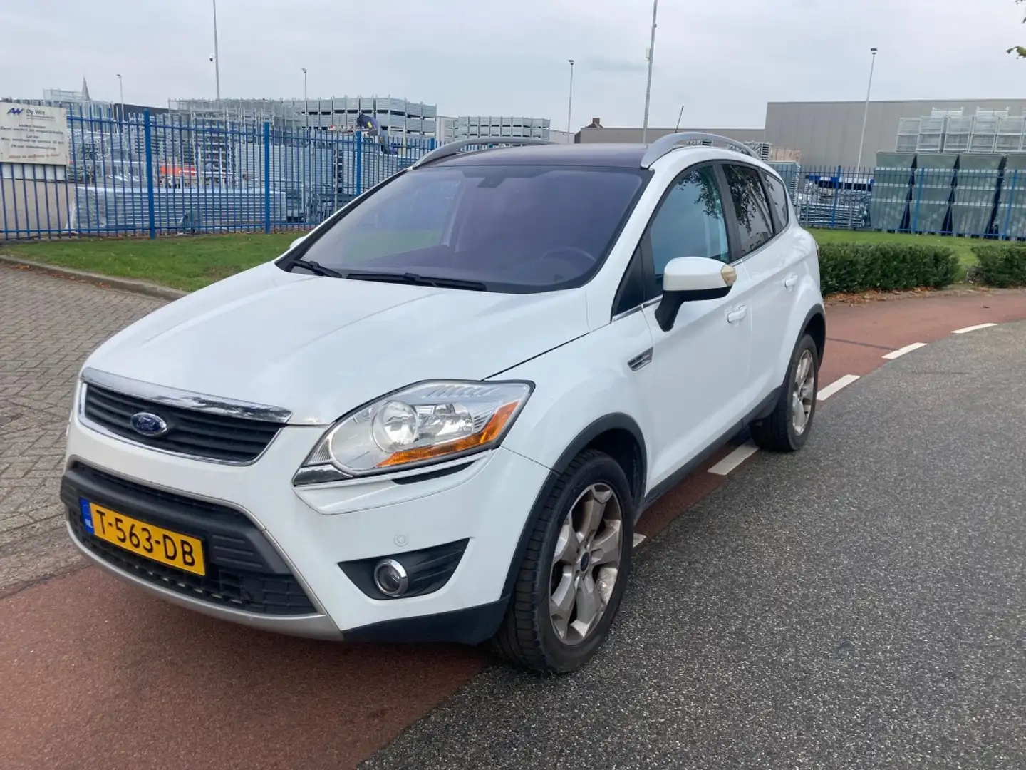Ford Kuga 2.5 20V MOTOR DEFECT!! Blanc - 1