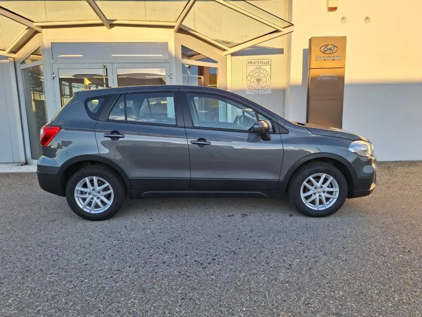 Suzuki SX4 S-Cross 1,0 DITC clear Grau - 2
