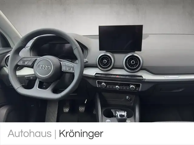 Audi Q2 view 13