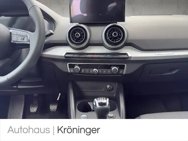 Audi Q2 view 14