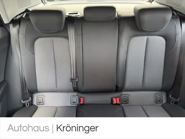 Audi Q2 view 10