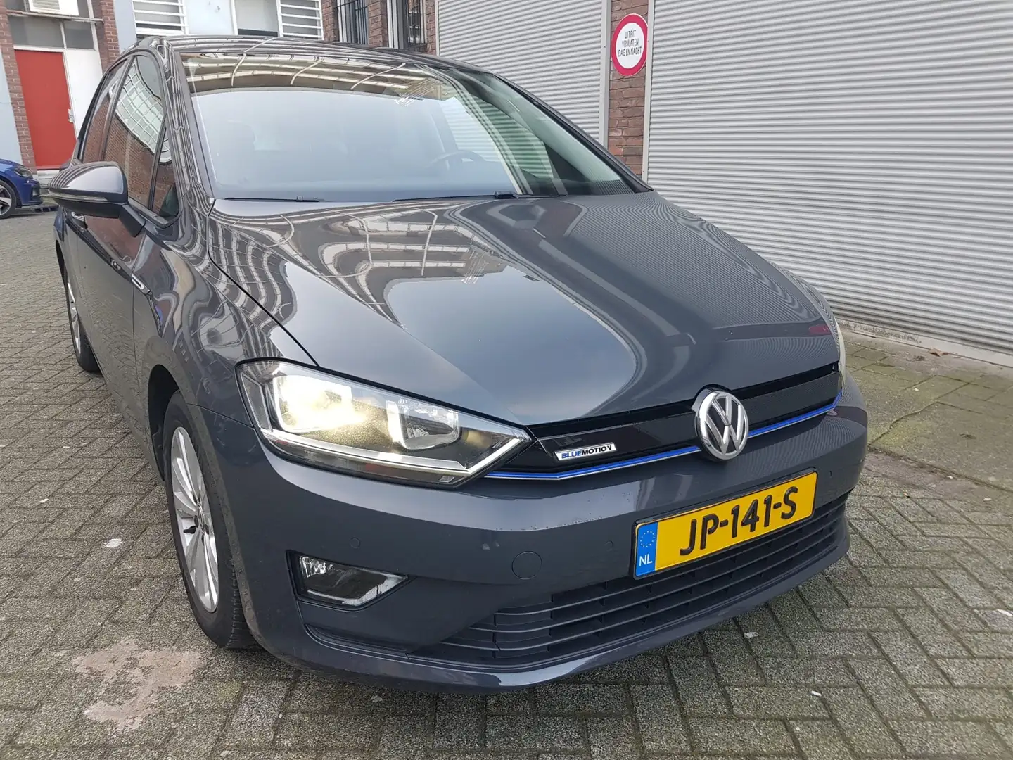 Volkswagen Golf Sportsvan Golf Sportsvan 1.0 TSI Turbo Con. Series Grijs - 1