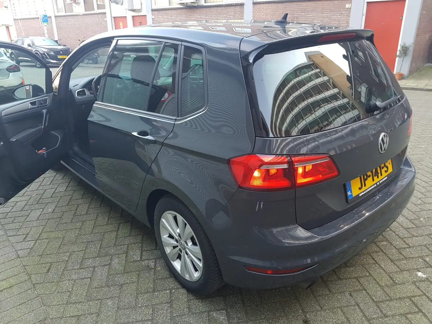 Volkswagen Golf Sportsvan Golf Sportsvan 1.0 TSI Turbo Con. Series Grijs - 2