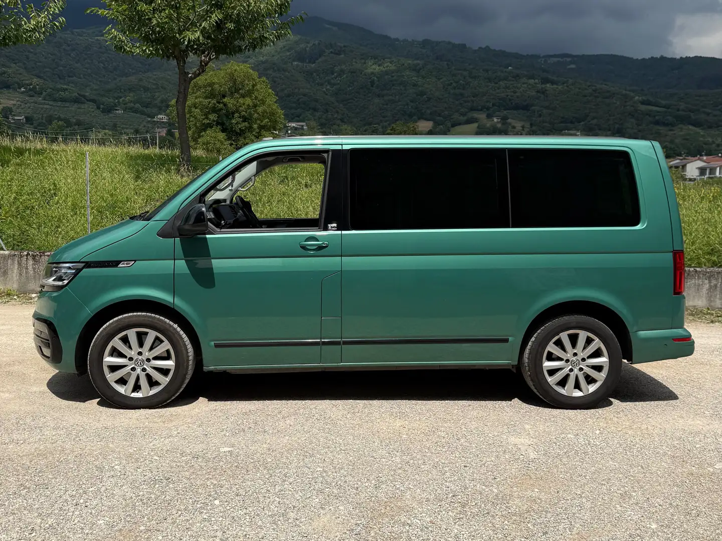 Volkswagen T6.1 Multivan Multivan T6.1 Comfortline 2.0 TDI 204cv Verde - 1