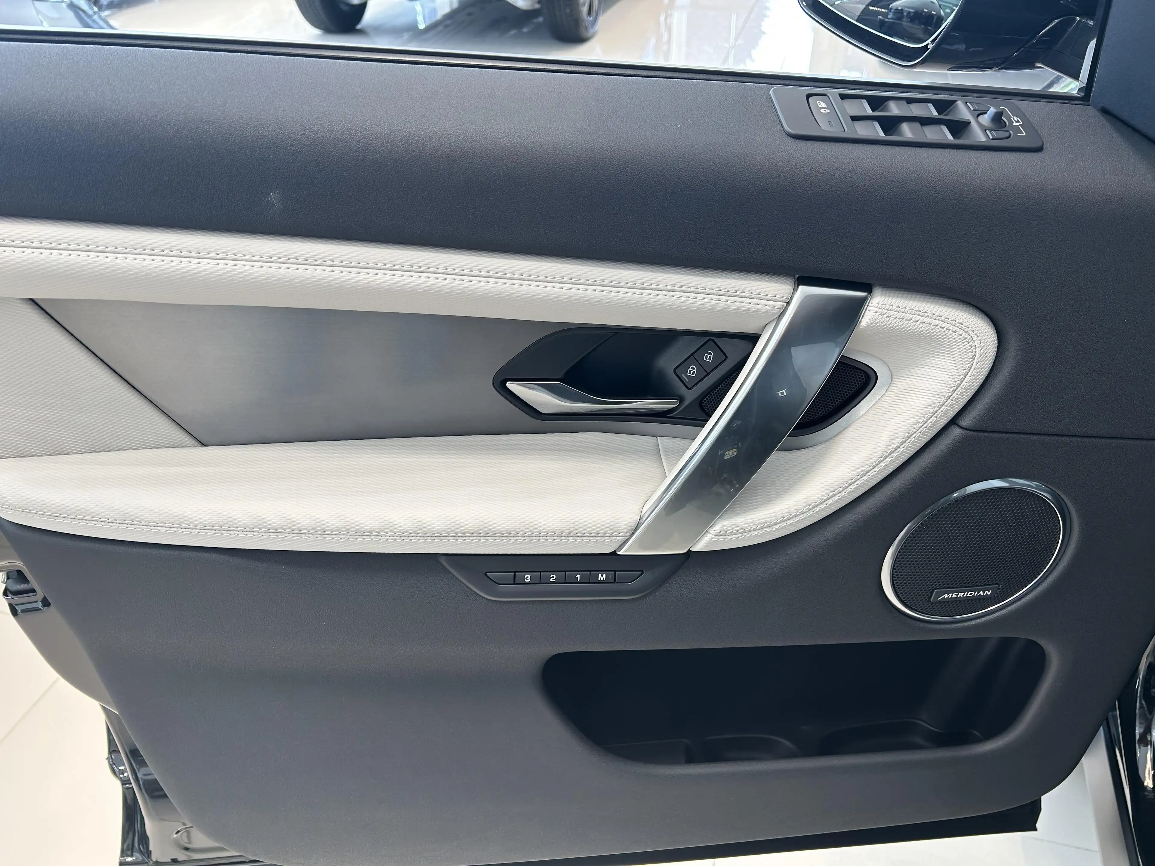 Land Rover Discovery Sport P270e Dyn SE AWD Auto. — photo 12
