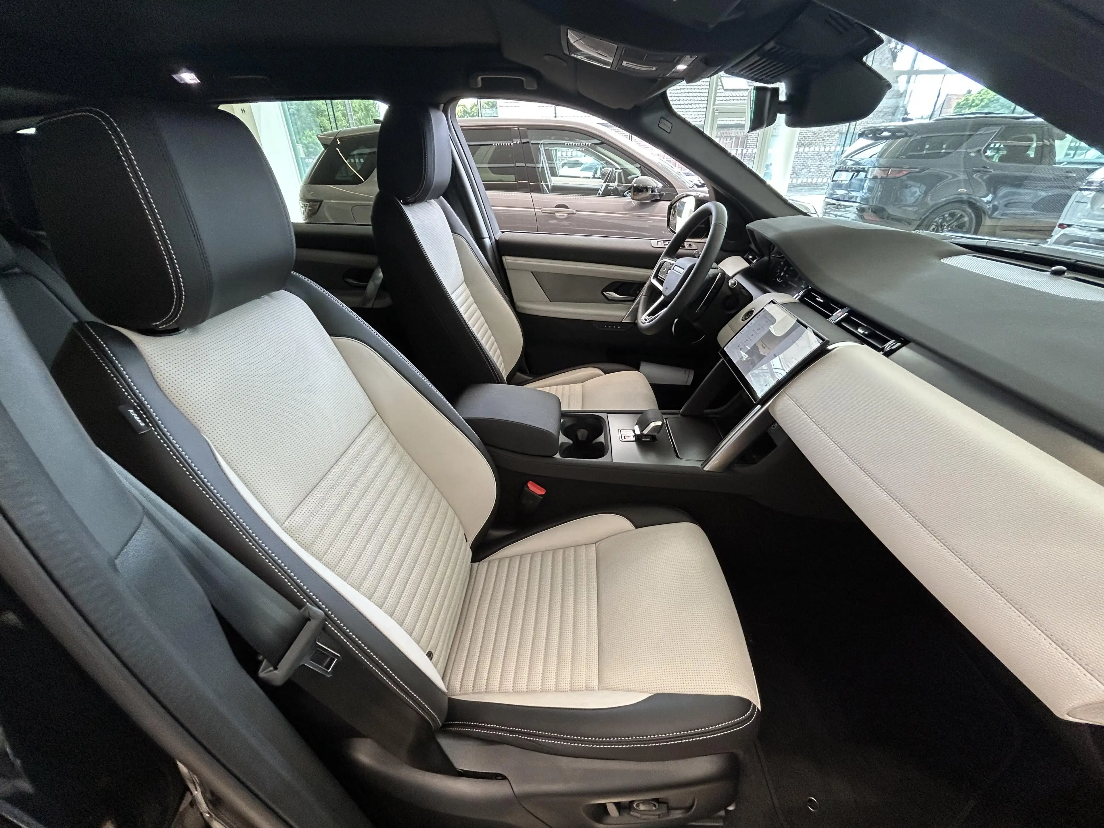 Land Rover Discovery Sport P270e Dyn SE AWD Auto. — photo 3