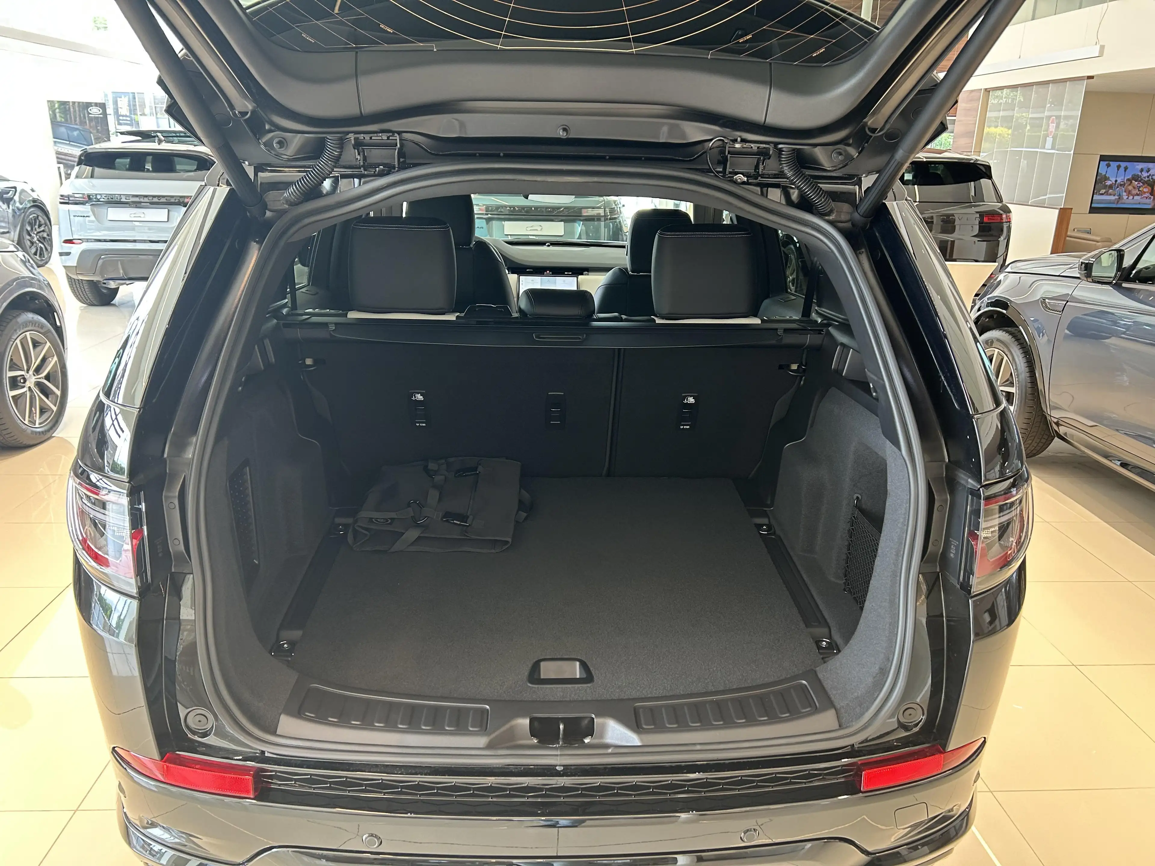 Land Rover Discovery Sport P270e Dyn SE AWD Auto. — photo 11