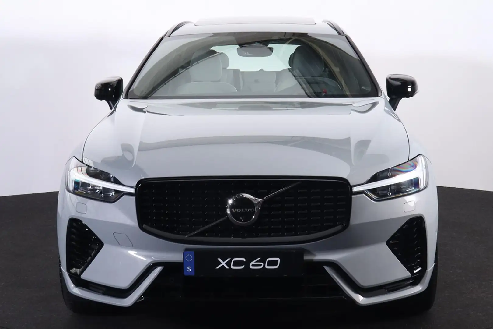 Volvo XC60 Recharge T8 AWD Ultimate Dark - LONG RANGE - Lucht Grijs - 2