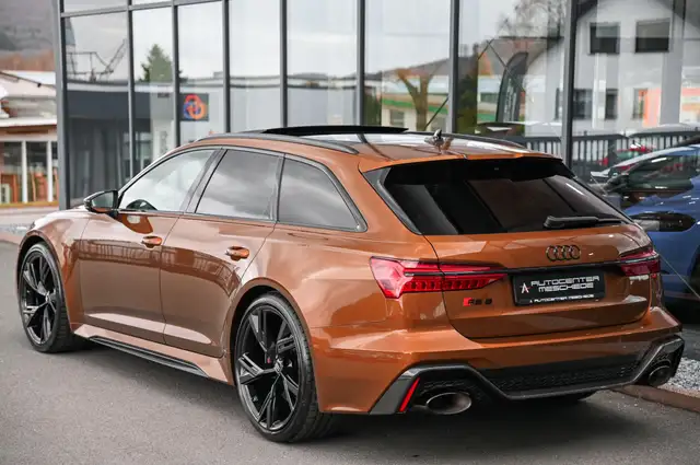 Audi RS6 Avant view 5