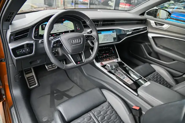 Audi RS6 Avant view 9
