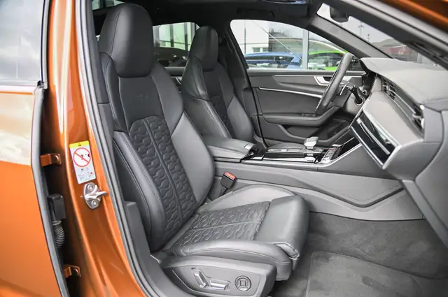 Audi RS6 Avant view 13