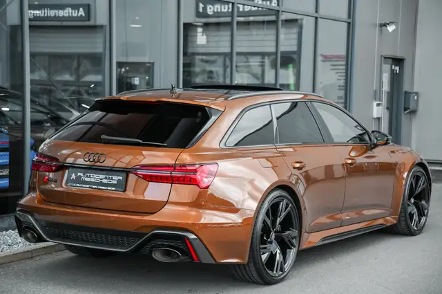 Audi RS6 Avant view 4