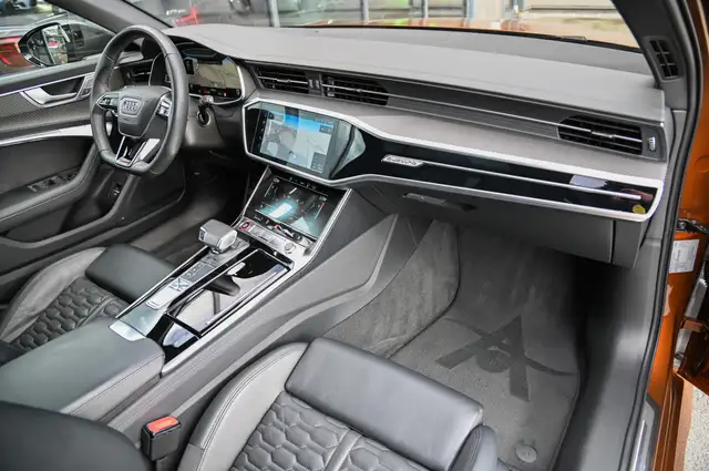Audi RS6 Avant view 11