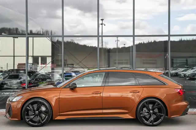 Audi RS6 Avant view 6