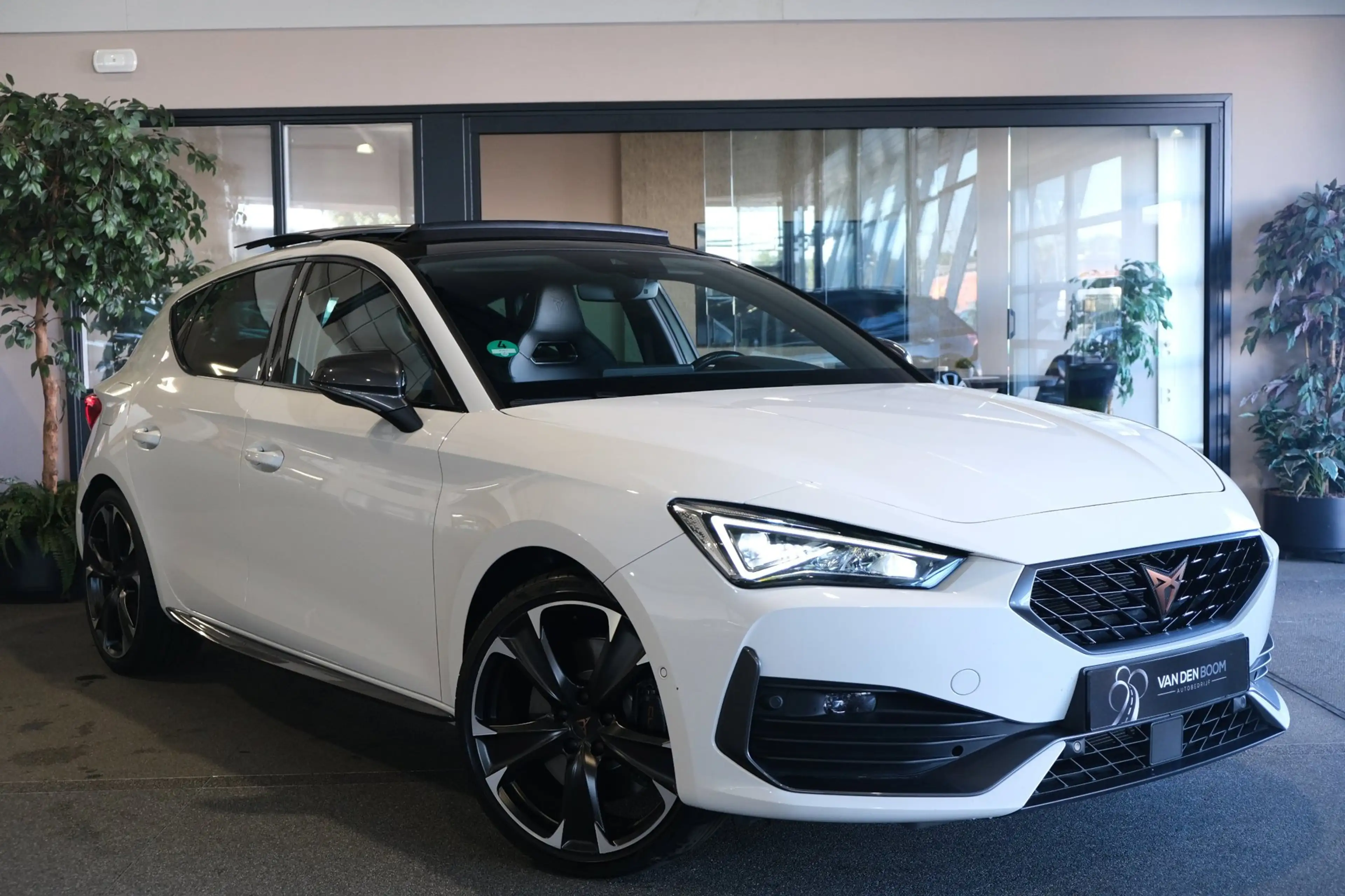 CUPRA Leon 1.4 e-Hybrid VZ 245PK Pano Led Cam Navi Virtual AC — photo 6