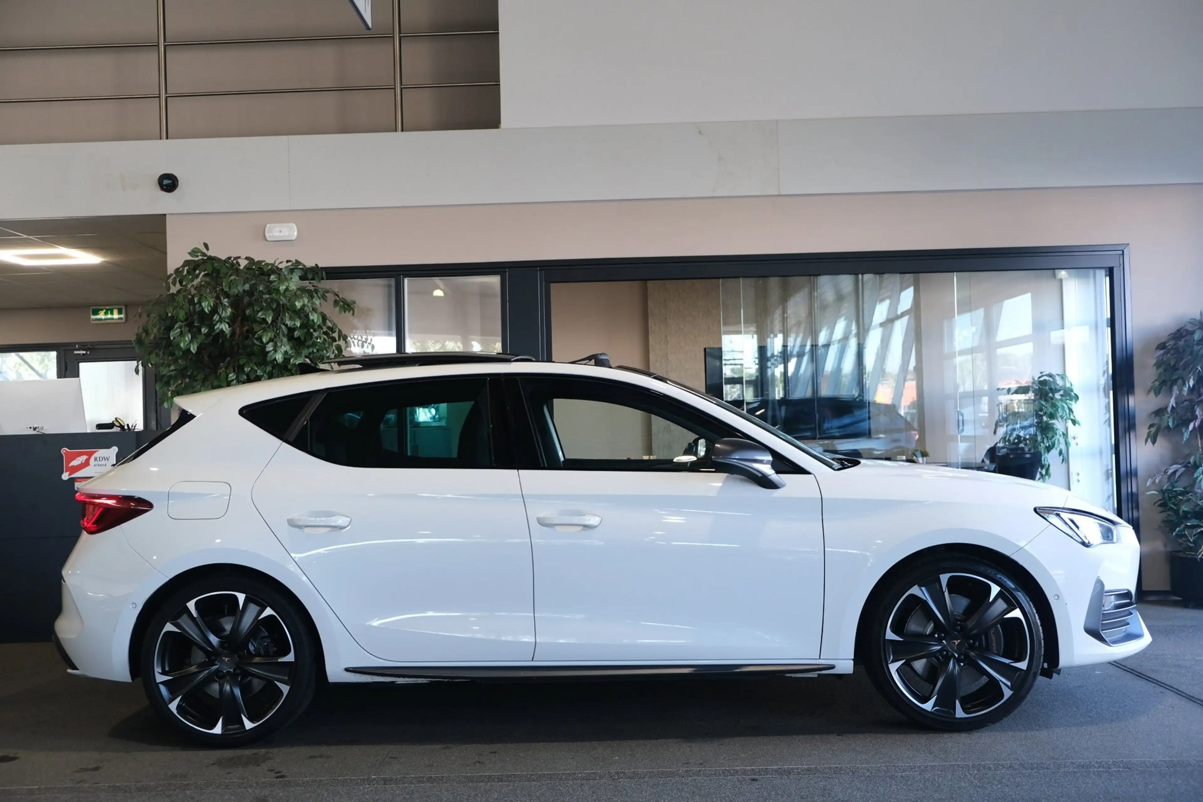 CUPRA Leon 1.4 e-Hybrid VZ 245PK Pano Led Cam Navi Virtual AC — photo 7