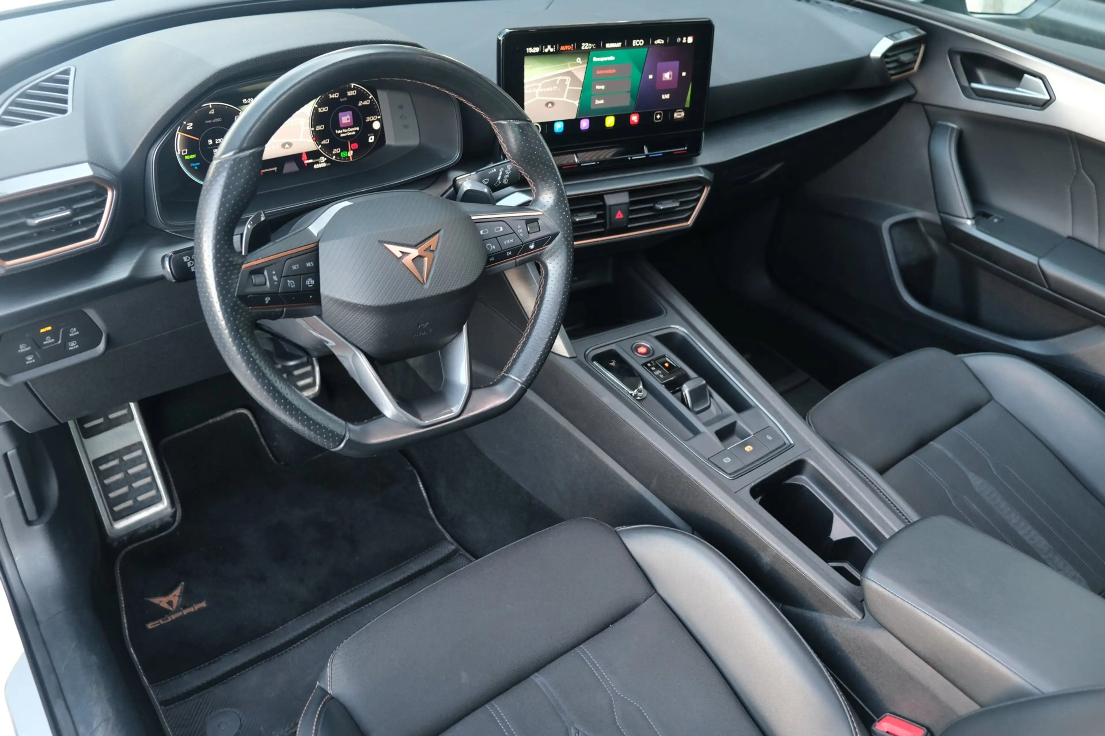 CUPRA Leon 1.4 e-Hybrid VZ 245PK Pano Led Cam Navi Virtual AC — photo 4