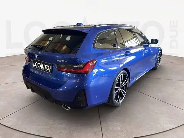 BMW 3 Series view 4