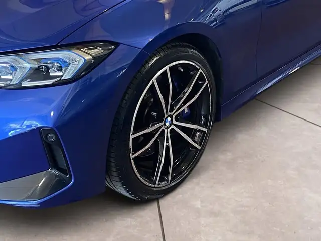 BMW 3 Series view 15