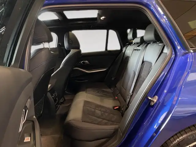 BMW 3 Series view 8