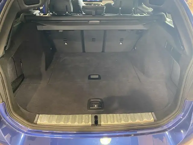 BMW 3 Series view 9