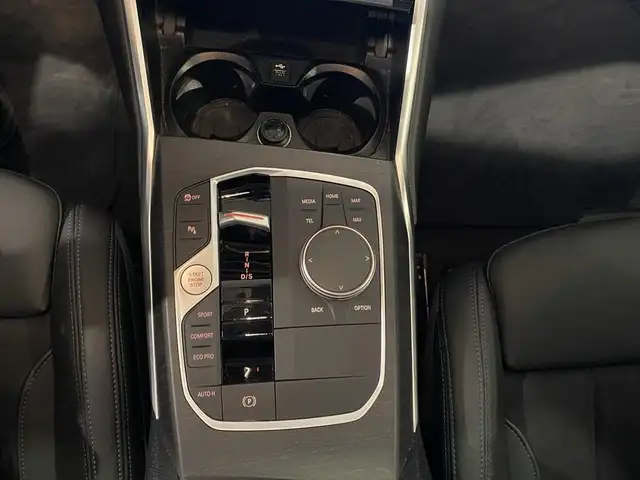 BMW 3 Series view 11