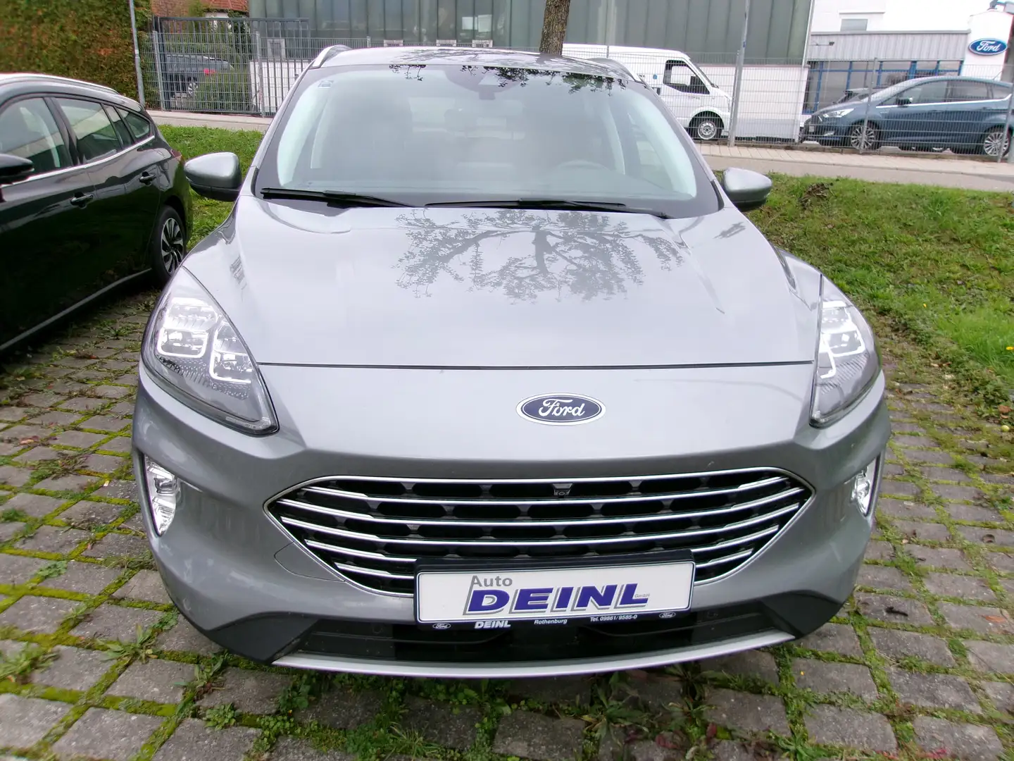 Ford Kuga Hybrid Titanium X Grau - 2