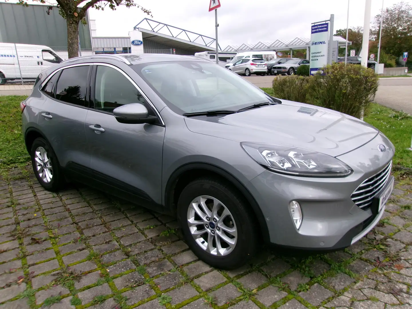 Ford Kuga Hybrid Titanium X Grau - 1