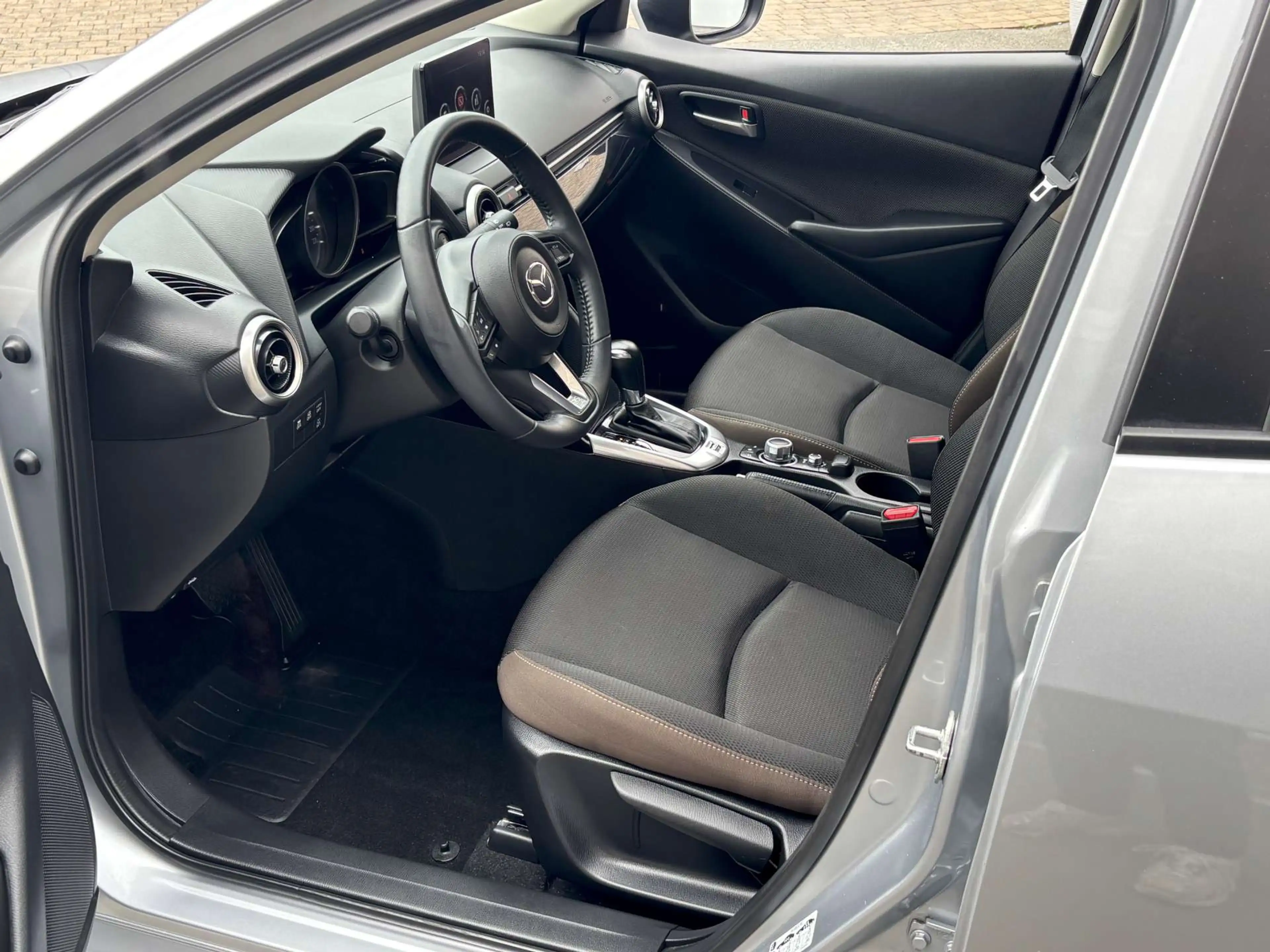 Mazda 2 2 1.5 SKY-G SKYDRIVE / Automaat / Apple / 82000km — photo 9
