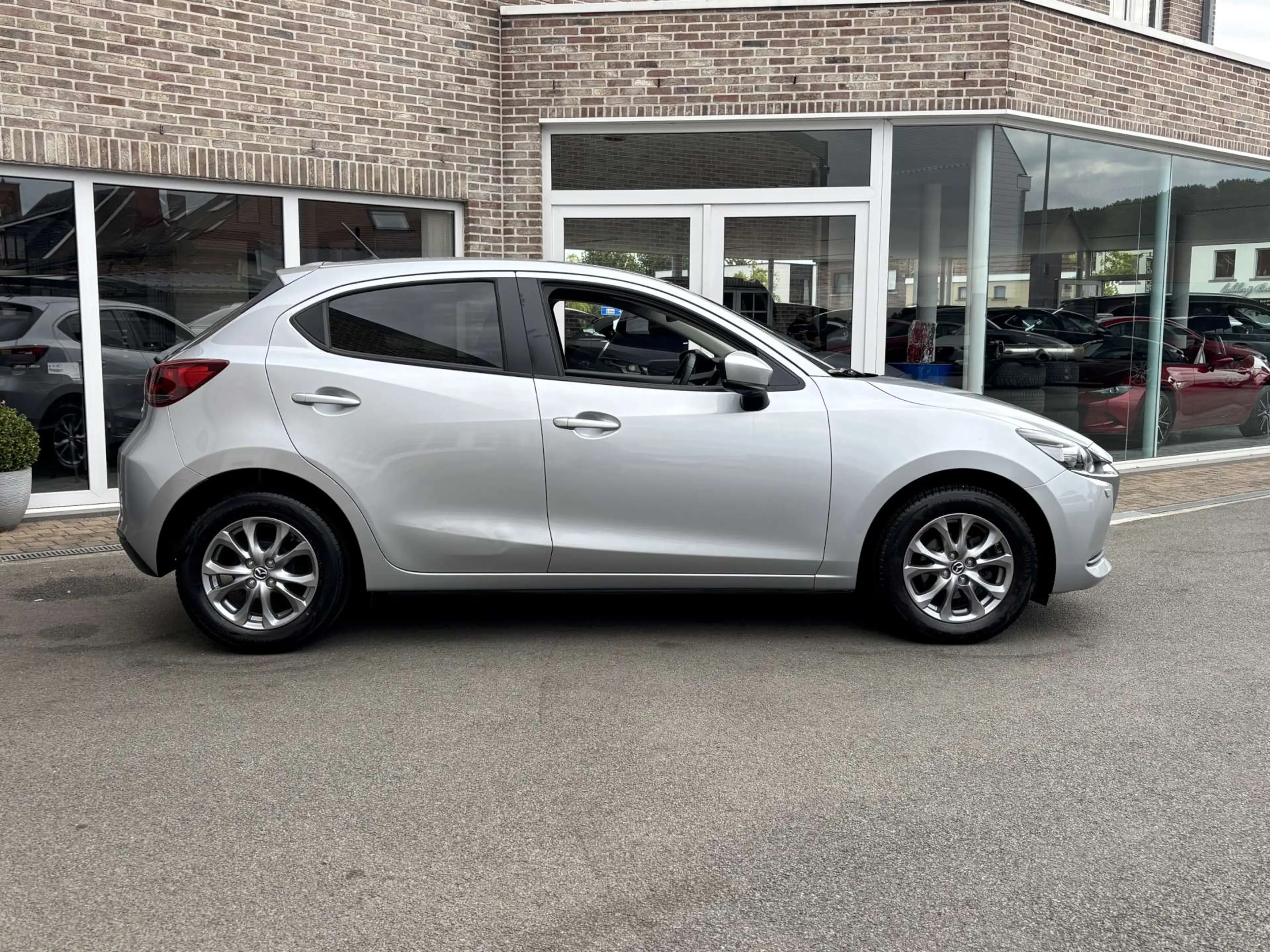 Mazda 2 2 1.5 SKY-G SKYDRIVE / Automaat / Apple / 82000km — photo 6