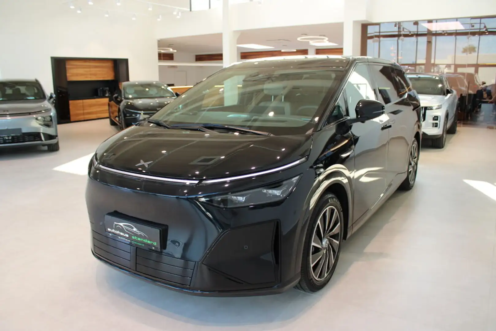 Xpeng X9 X9 Long Range FWD 110kWh Schwarz - 2